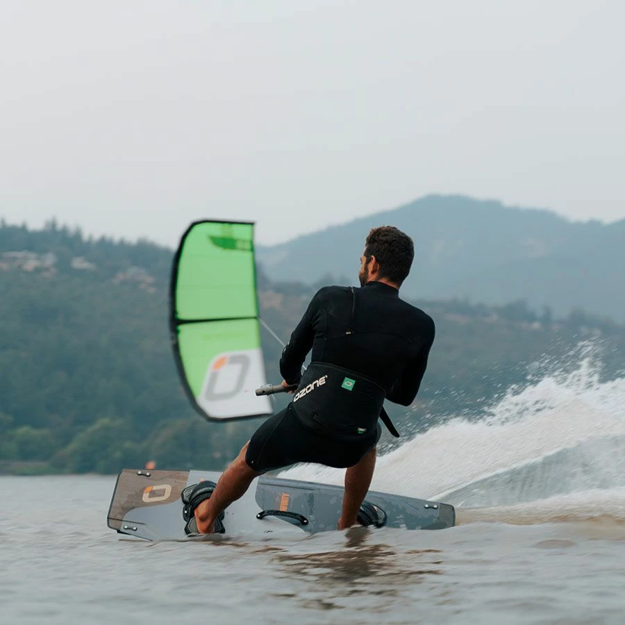 Ozone Catalyst V4 Freeride Kite Discounts Apply ! 6 Ozone Catalyst V4 Freeride Kite Discounts Apply ! - Image 4