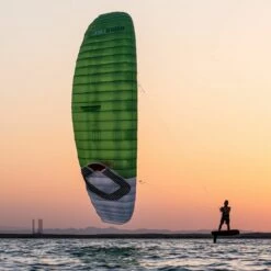 Ozone Hyperlink V3 Convertible Open/Closed Cell Foil Kite Discounts Apply ! -surf sale shop ozone hyperlink v3 size bar 4